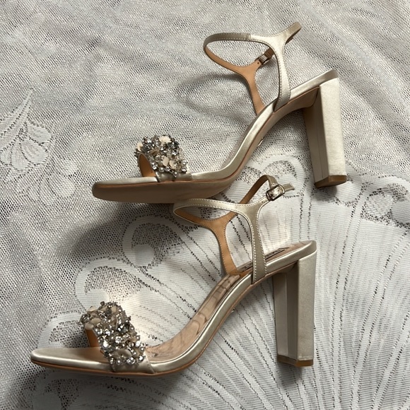 Badgley Mischka Teenie, Ivory Block Heel Sandal - Picture 9 of 17